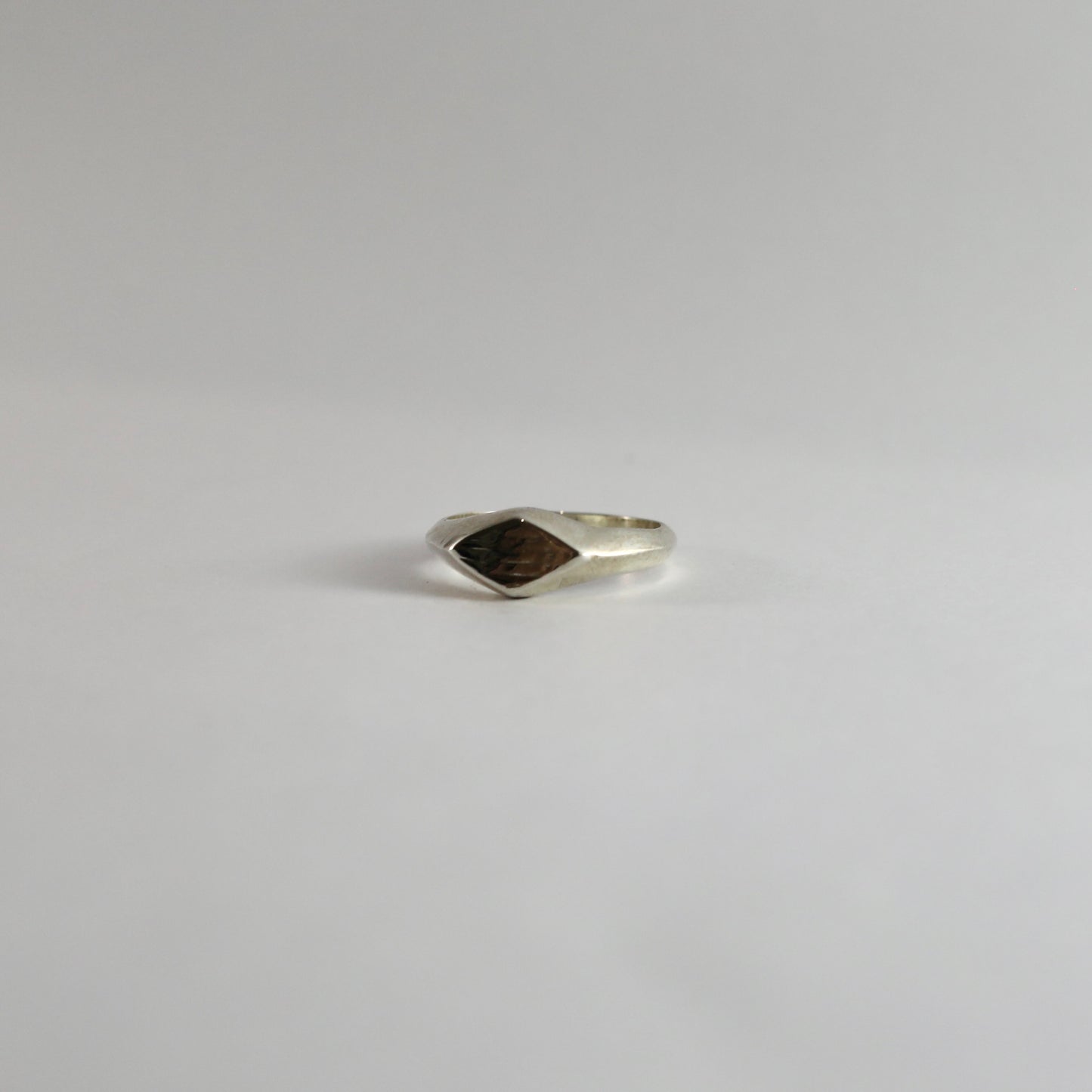 Diamond shape signet