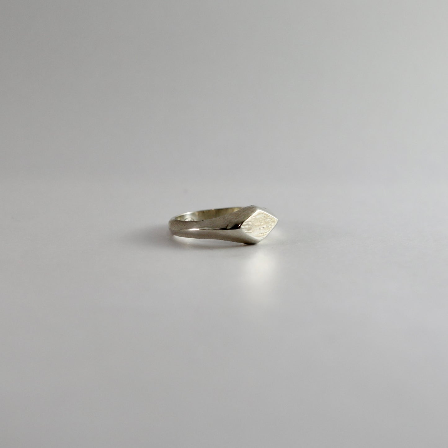 Diamond shape signet