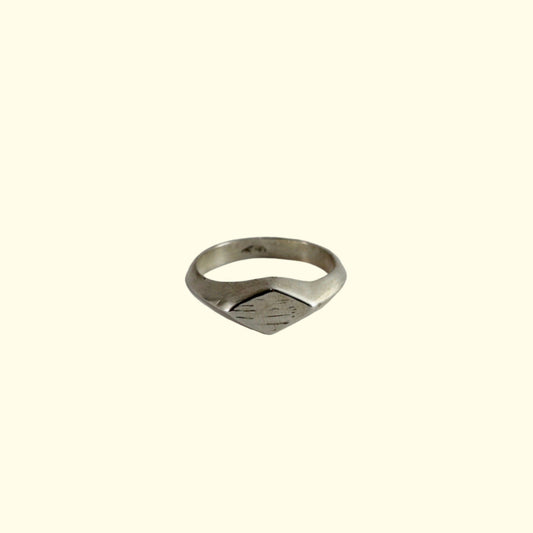 Diamond shape signet