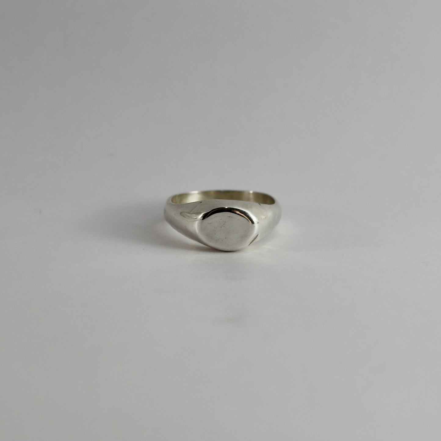 Oval signet 2