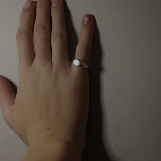 Oval signet 2