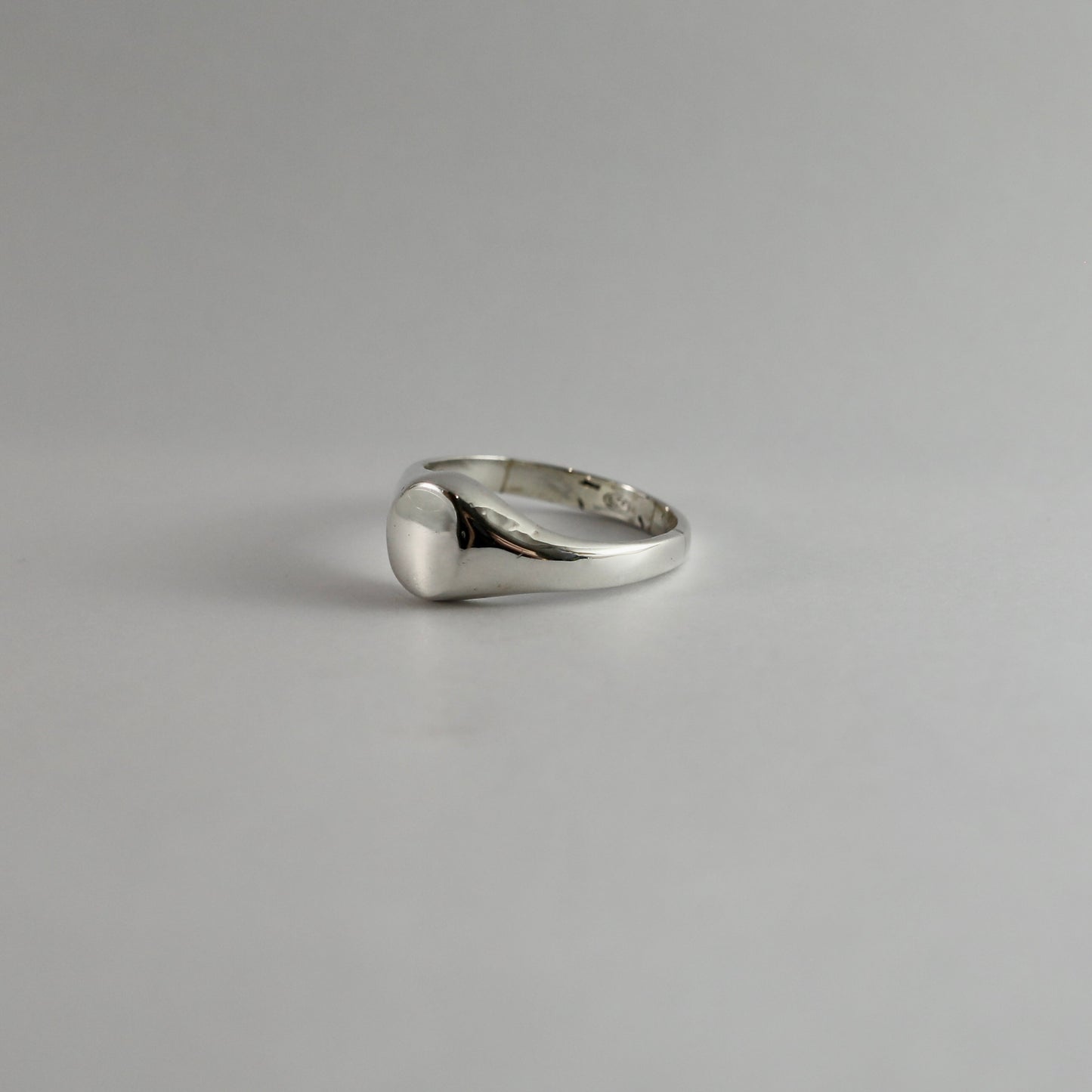 Oval signet 1