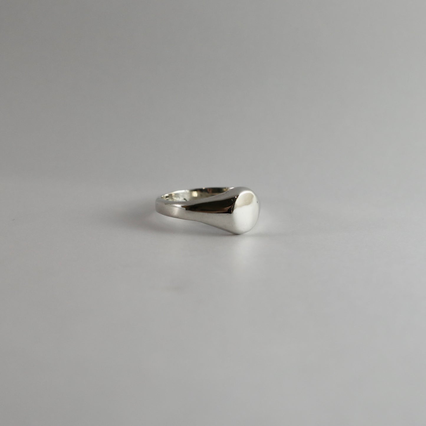 Oval signet 1