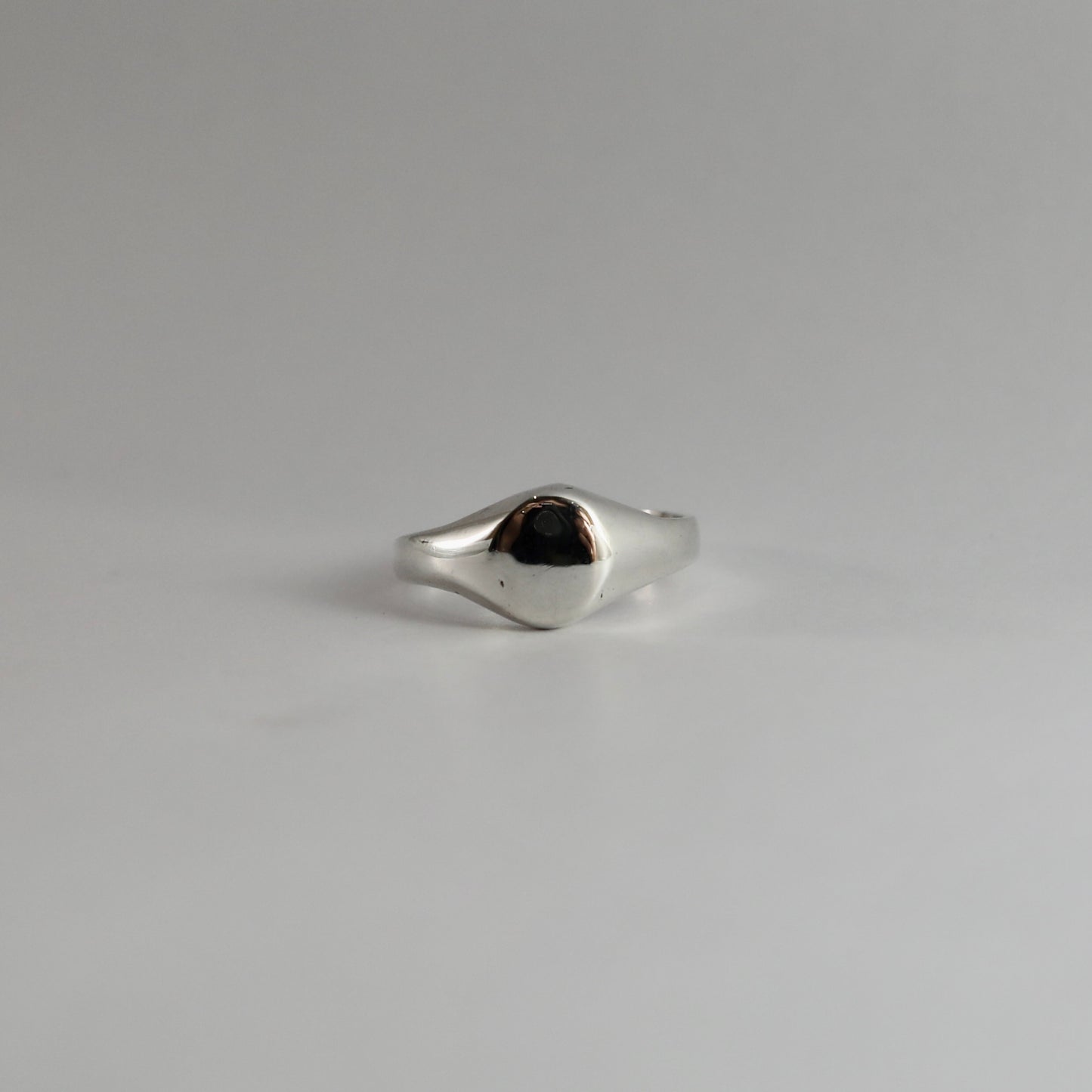 Oval signet 1