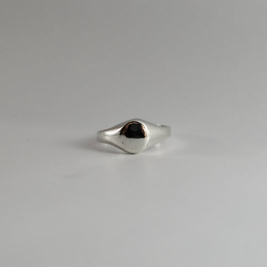 Oval signet 1